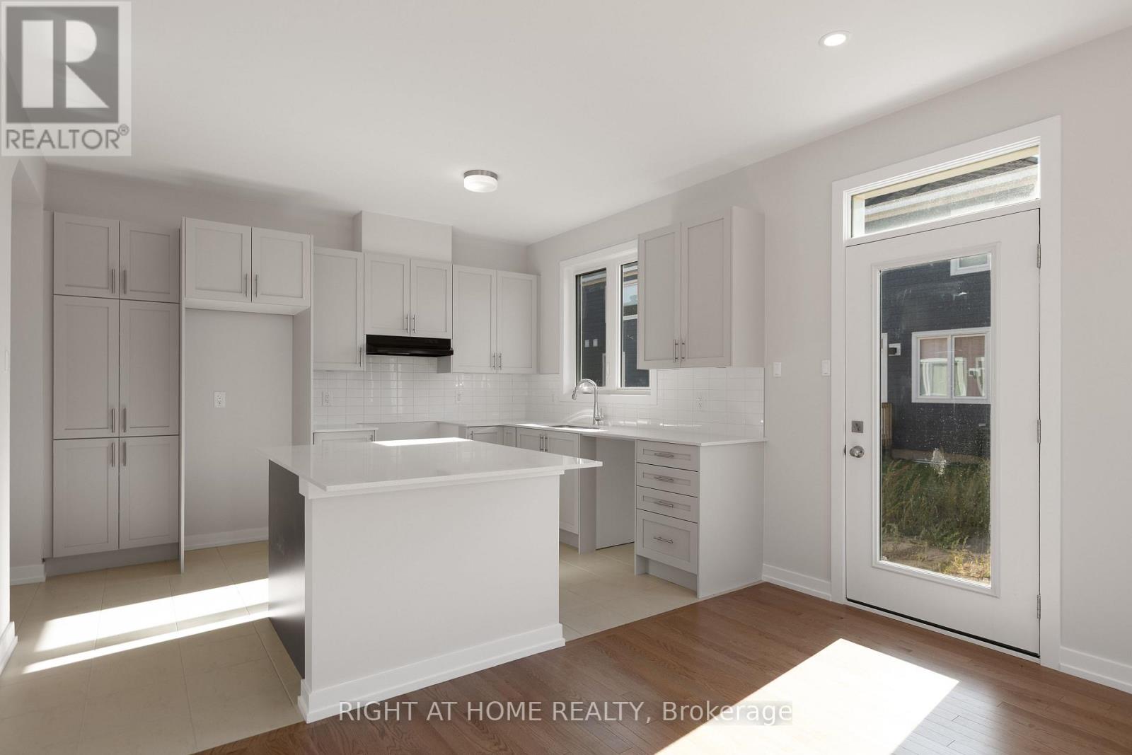 940 Seagrave Lane, Ottawa, Ontario  K0A 2Z0 - Photo 9 - X12445879