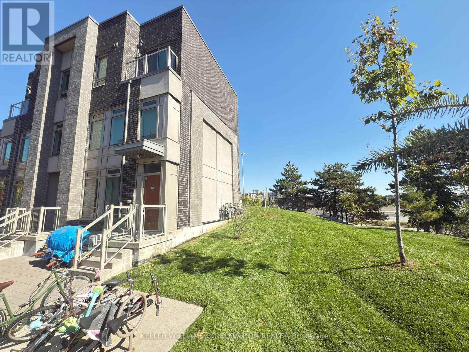 112 - 11 Applewood Lane, Toronto, Ontario  M9C 2Z7 - Photo 18 - W12328631
