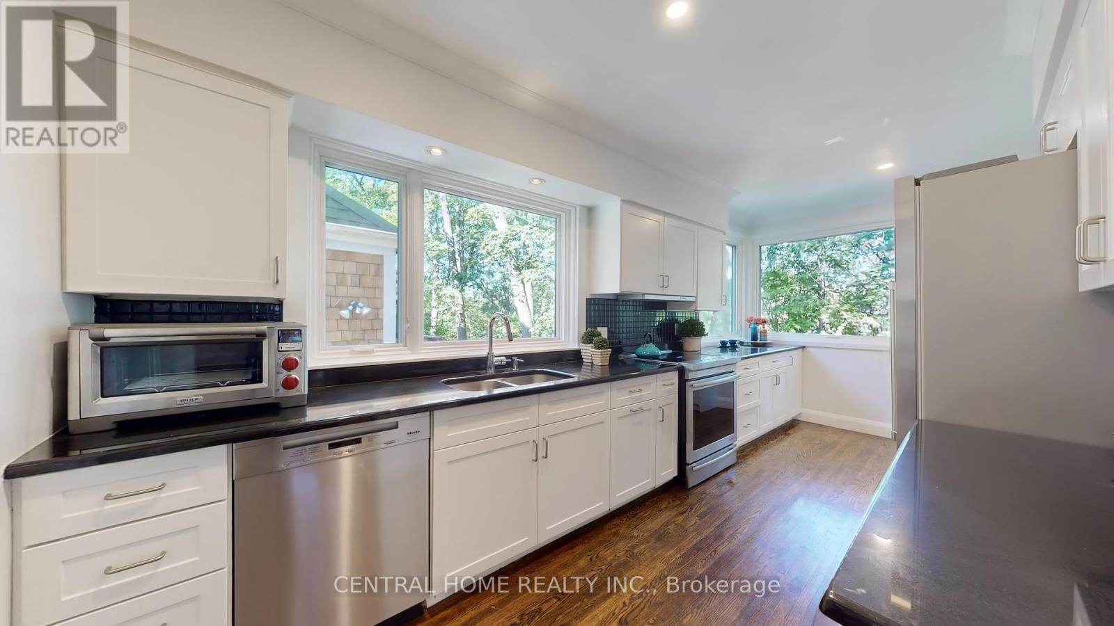 70 Pine Crescent N, Toronto, Ontario  M4E 1L4 - Photo 15 - E12444717