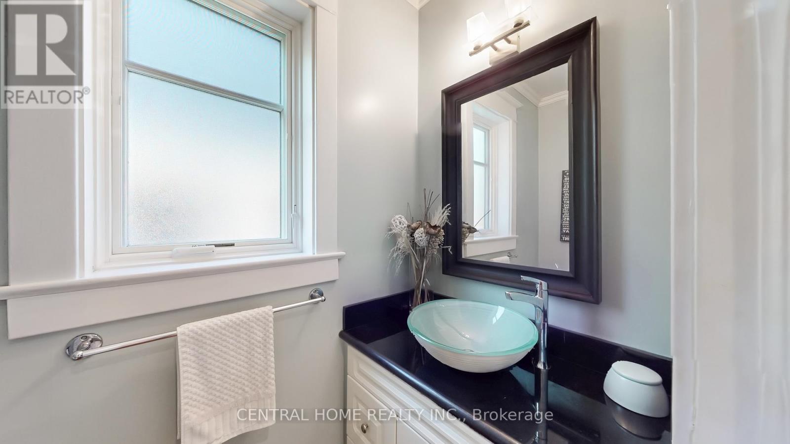 70 Pine Crescent N, Toronto, Ontario  M4E 1L4 - Photo 19 - E12444717