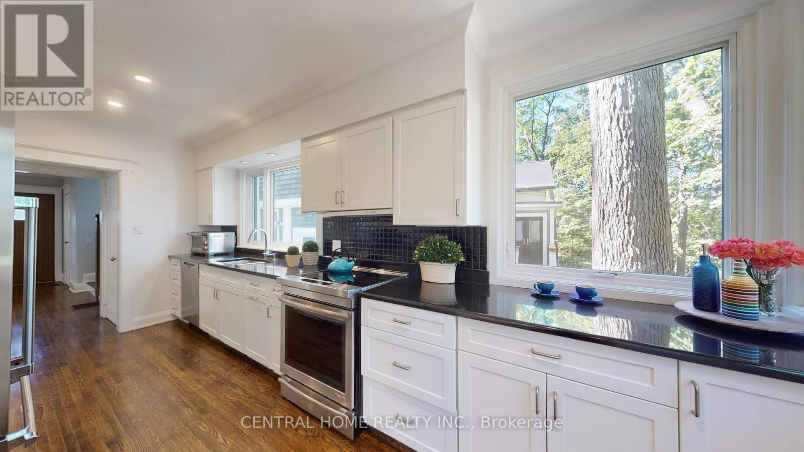 70 Pine Crescent N, Toronto, Ontario  M4E 1L4 - Photo 16 - E12444717