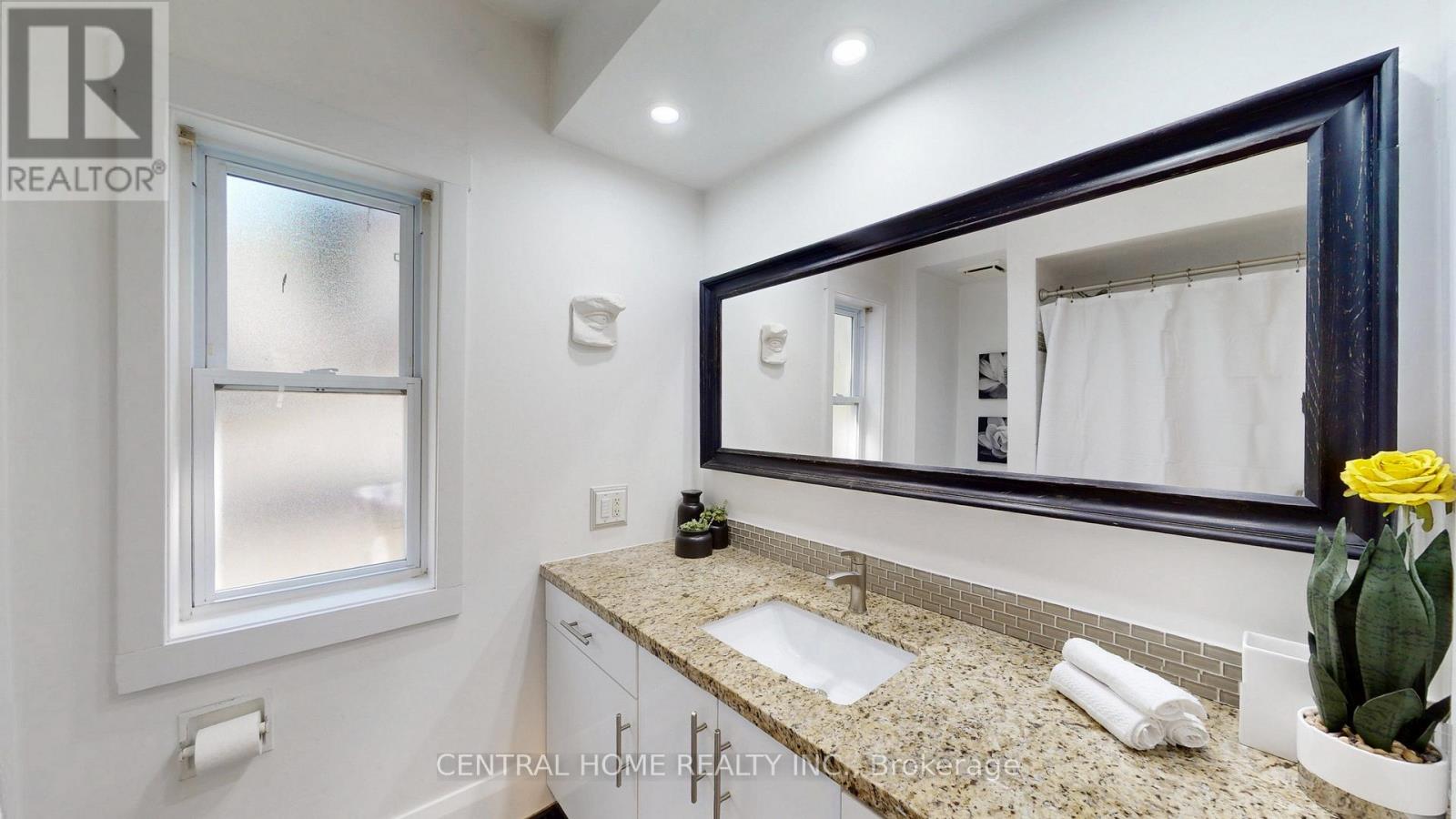 70 Pine Crescent N, Toronto, Ontario  M4E 1L4 - Photo 30 - E12444717