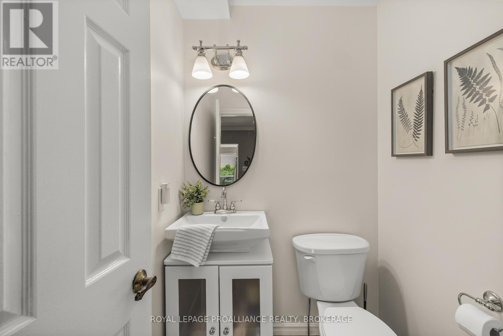 11 Glenwood Court, Kingston, Ontario  K7M 7G1 - Photo 14 - X12258480