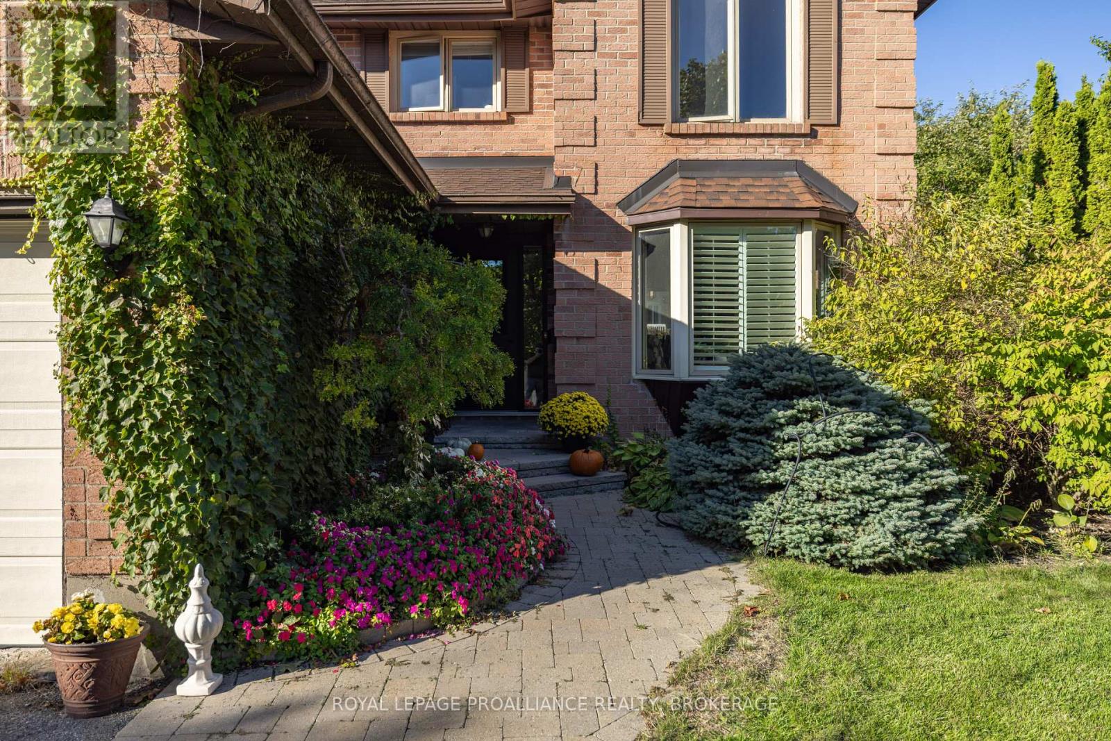11 Glenwood Court, Kingston, Ontario  K7M 7G1 - Photo 3 - X12258480