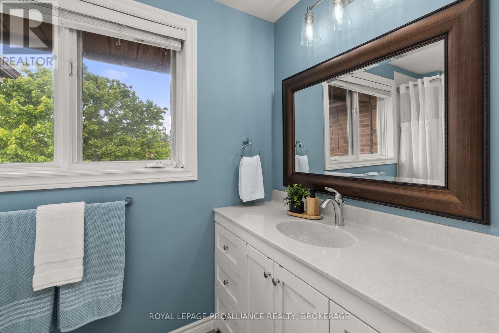 11 Glenwood Court, Kingston, Ontario  K7M 7G1 - Photo 30 - X12258480