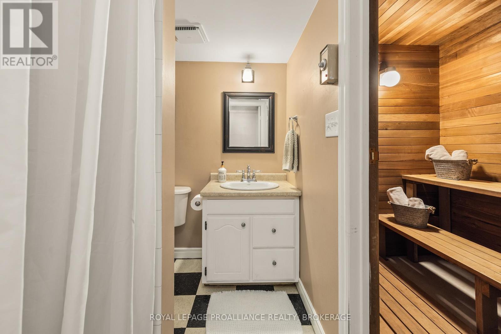 11 Glenwood Court, Kingston, Ontario  K7M 7G1 - Photo 39 - X12258480