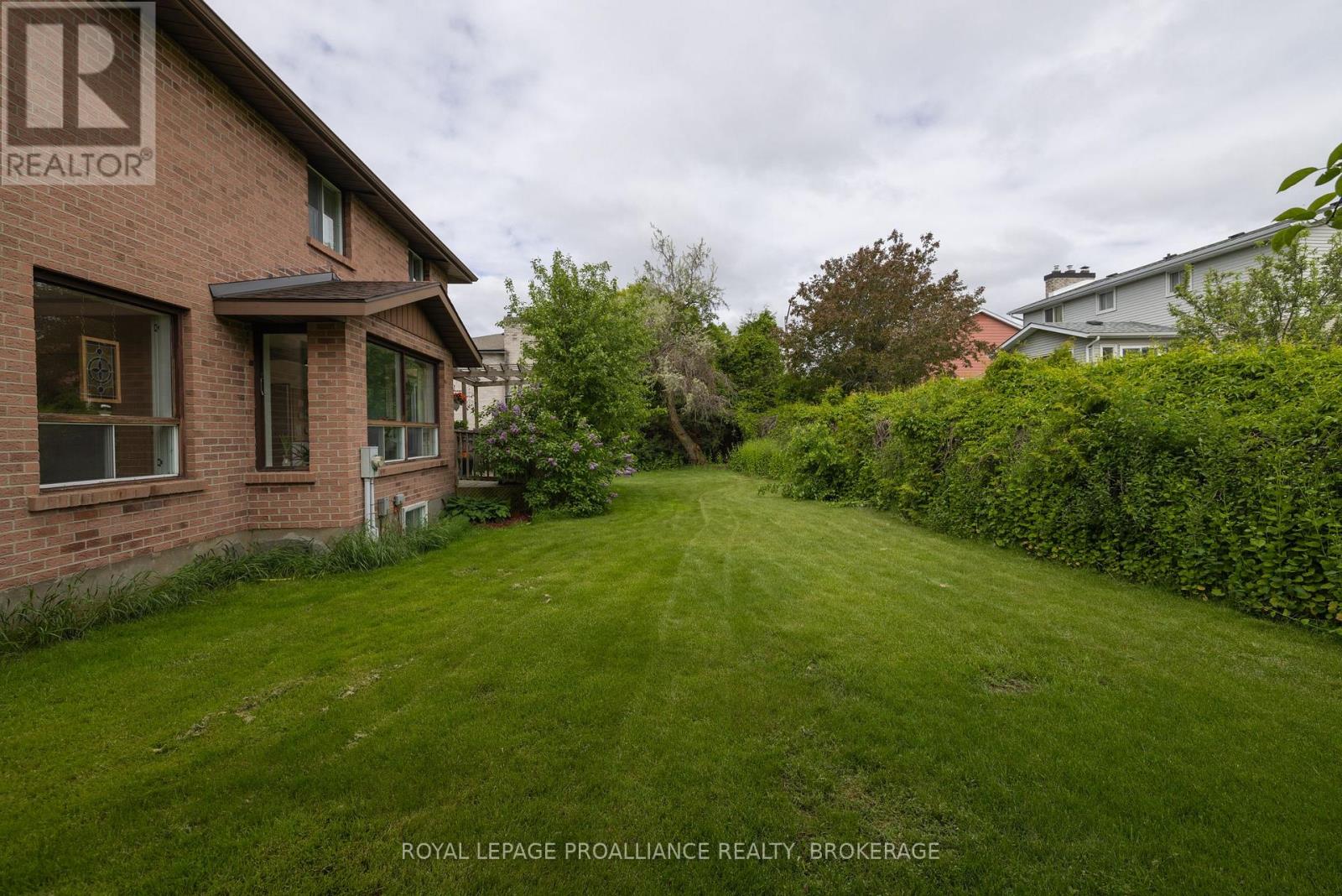 11 Glenwood Court, Kingston, Ontario  K7M 7G1 - Photo 45 - X12258480