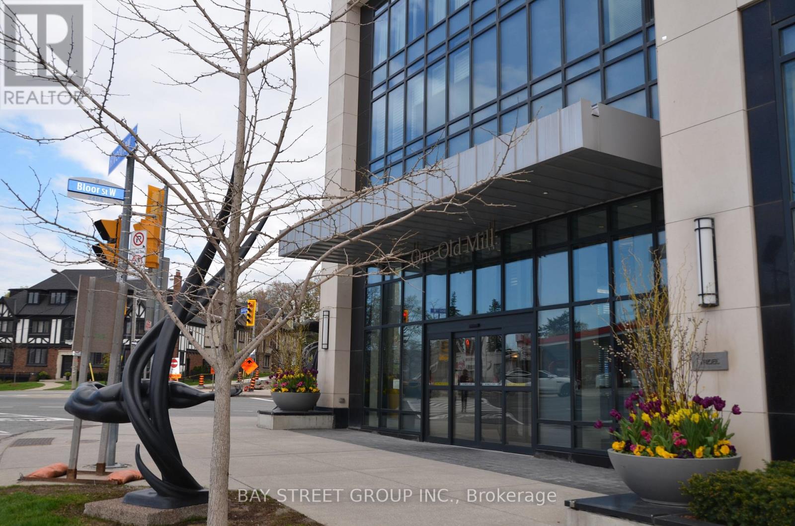 124 - 1 OLD MILL DRIVE, Toronto, Ontario