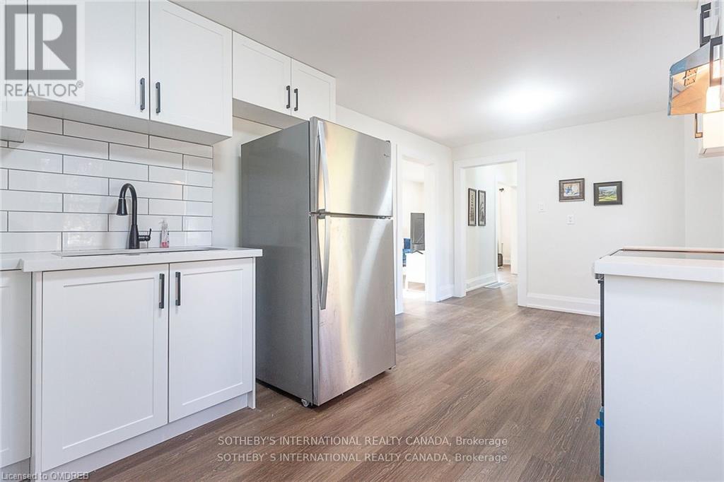 1842 Balsam Avenue, Mississauga, Ontario  L5J 1L2 - Photo 13 - W12445874