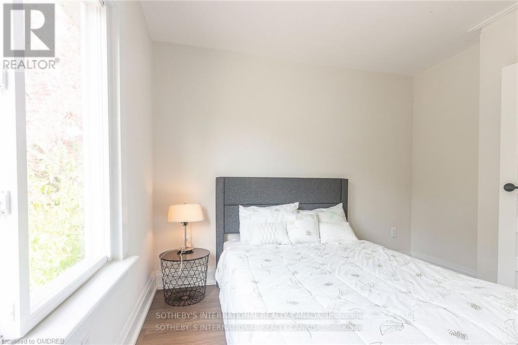 1842 Balsam Avenue, Mississauga, Ontario  L5J 1L2 - Photo 20 - W12445874