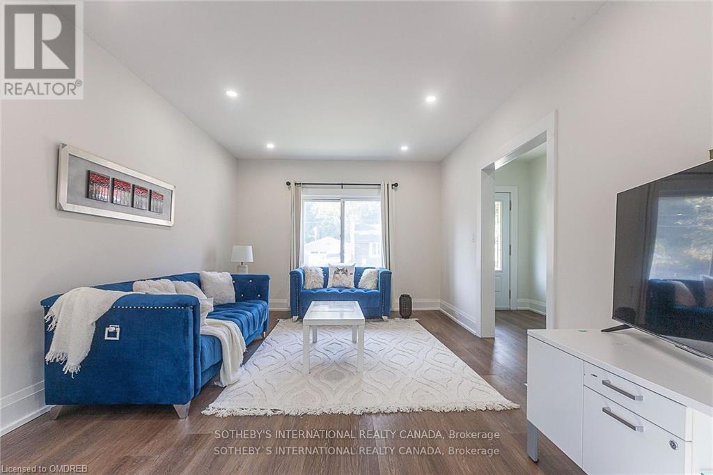 1842 Balsam Avenue, Mississauga, Ontario  L5J 1L2 - Photo 5 - W12445874