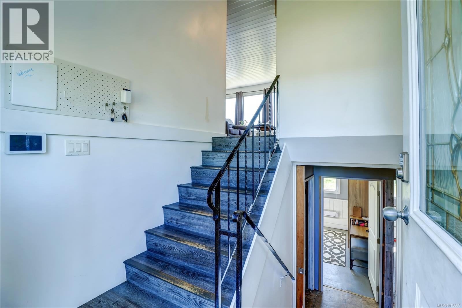 2530 Mountview Cres, Port Mcneill, British Columbia  V0N 2R0 - Photo 2 - 1015686