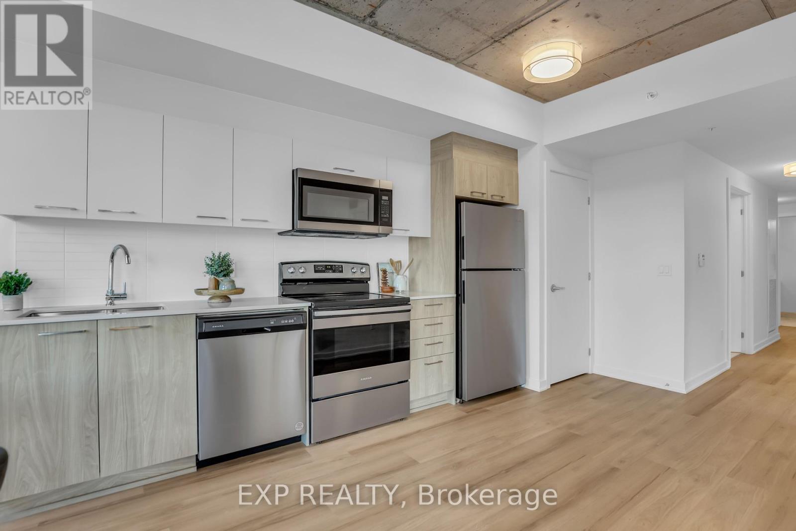 202 - 36 Robinson Avenue, Ottawa, Ontario  K1S 8N8 - Photo 11 - X12445883