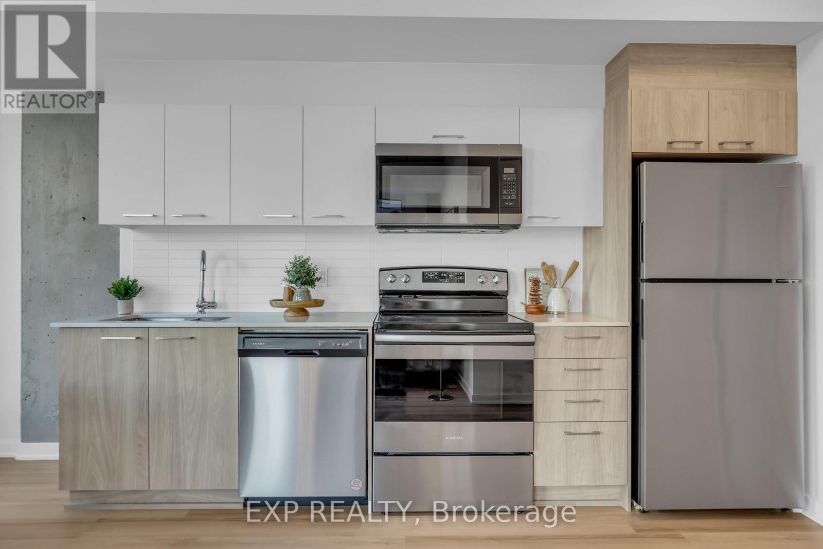 202 - 36 Robinson Avenue, Ottawa, Ontario  K1S 8N8 - Photo 12 - X12445883