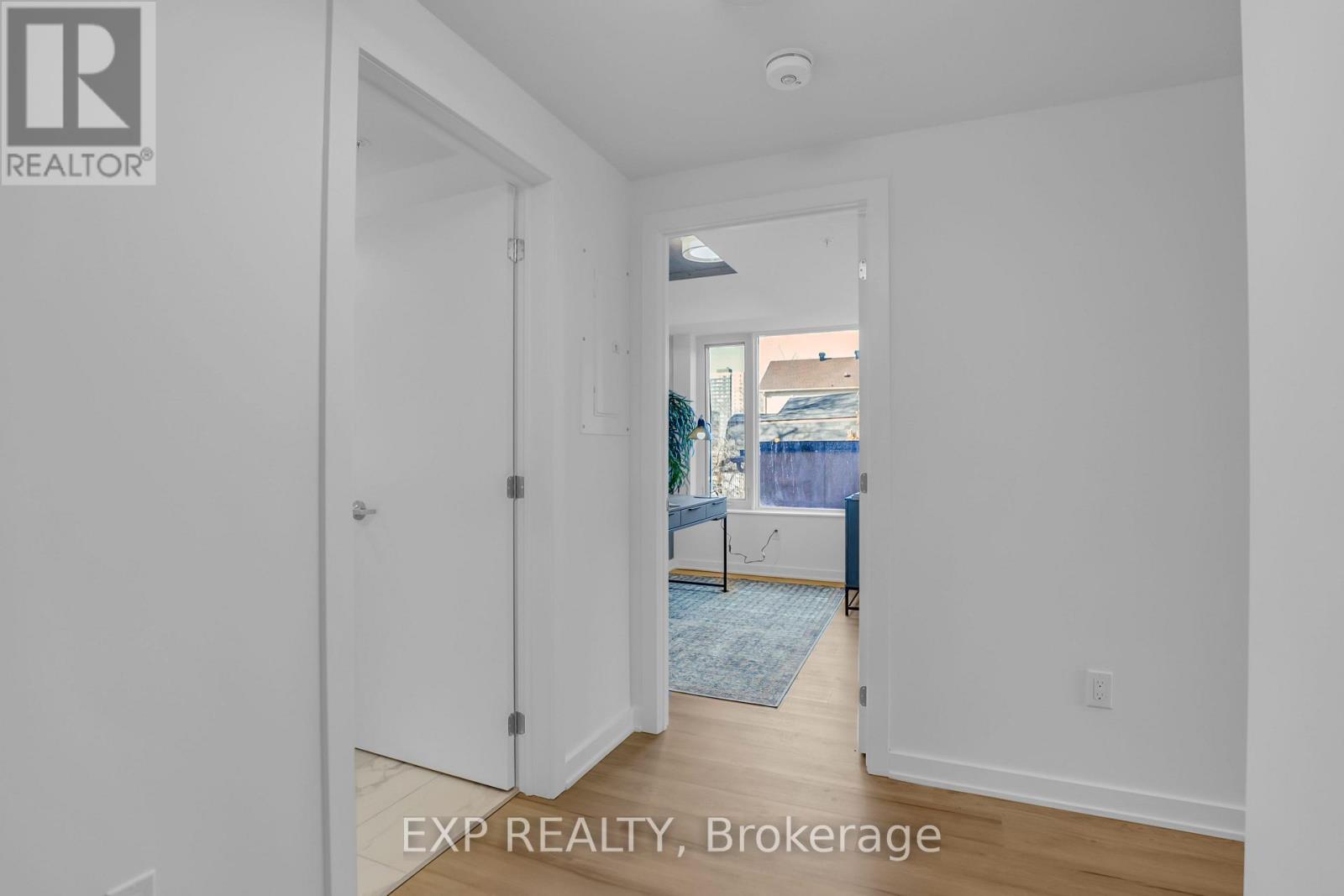 202 - 36 Robinson Avenue, Ottawa, Ontario  K1S 8N8 - Photo 2 - X12445883