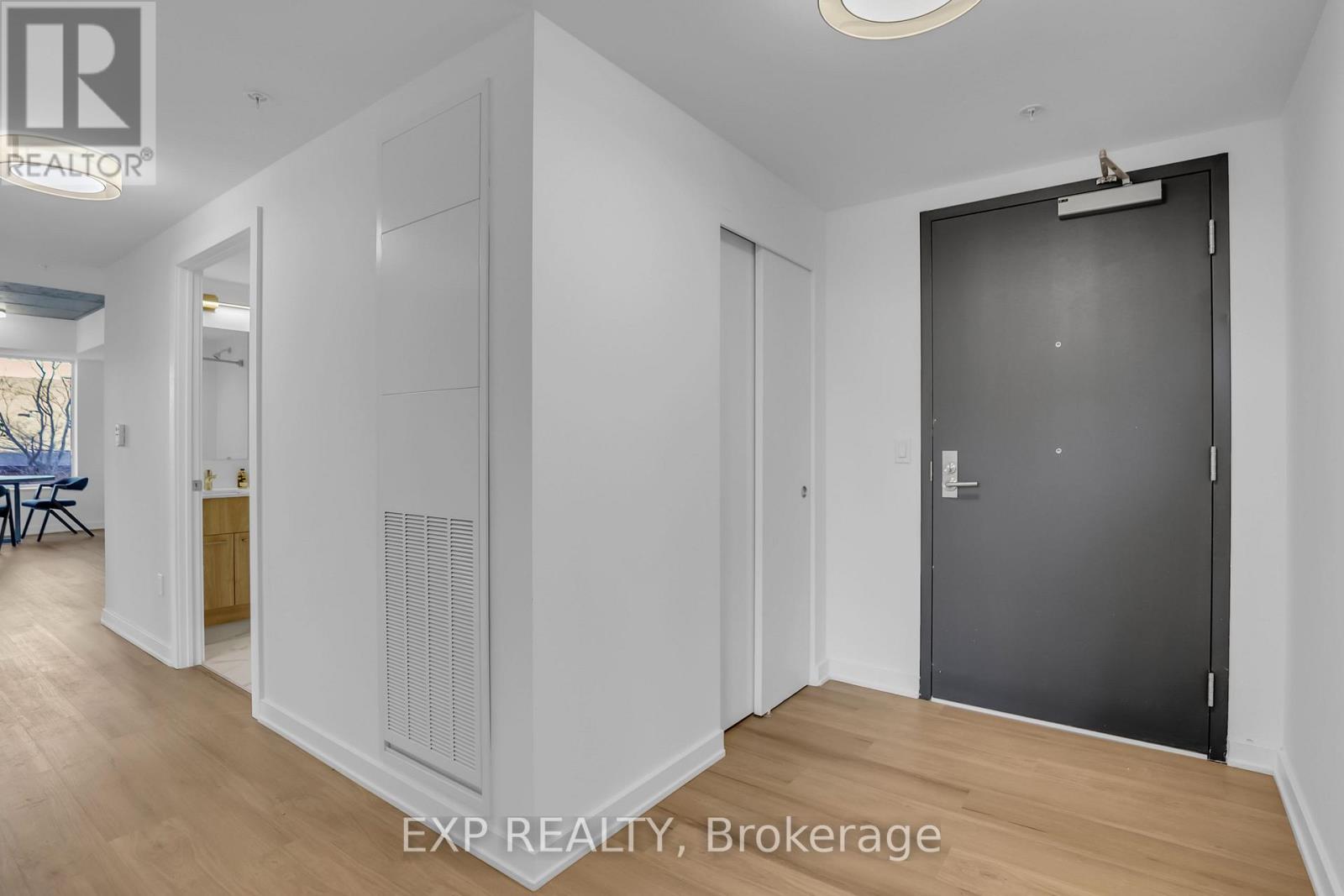 202 - 36 Robinson Avenue, Ottawa, Ontario  K1S 8N8 - Photo 3 - X12445883