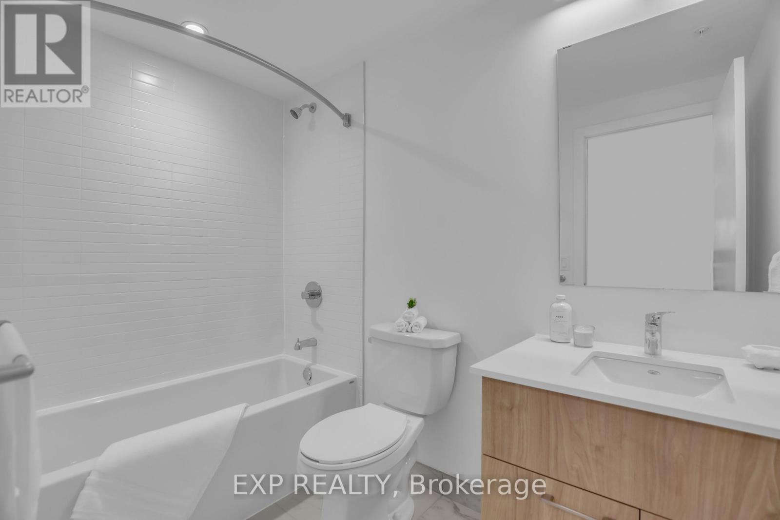 202 - 36 Robinson Avenue, Ottawa, Ontario  K1S 8N8 - Photo 4 - X12445883