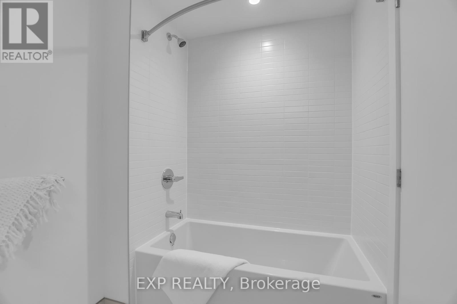 202 - 36 Robinson Avenue, Ottawa, Ontario  K1S 8N8 - Photo 8 - X12445883