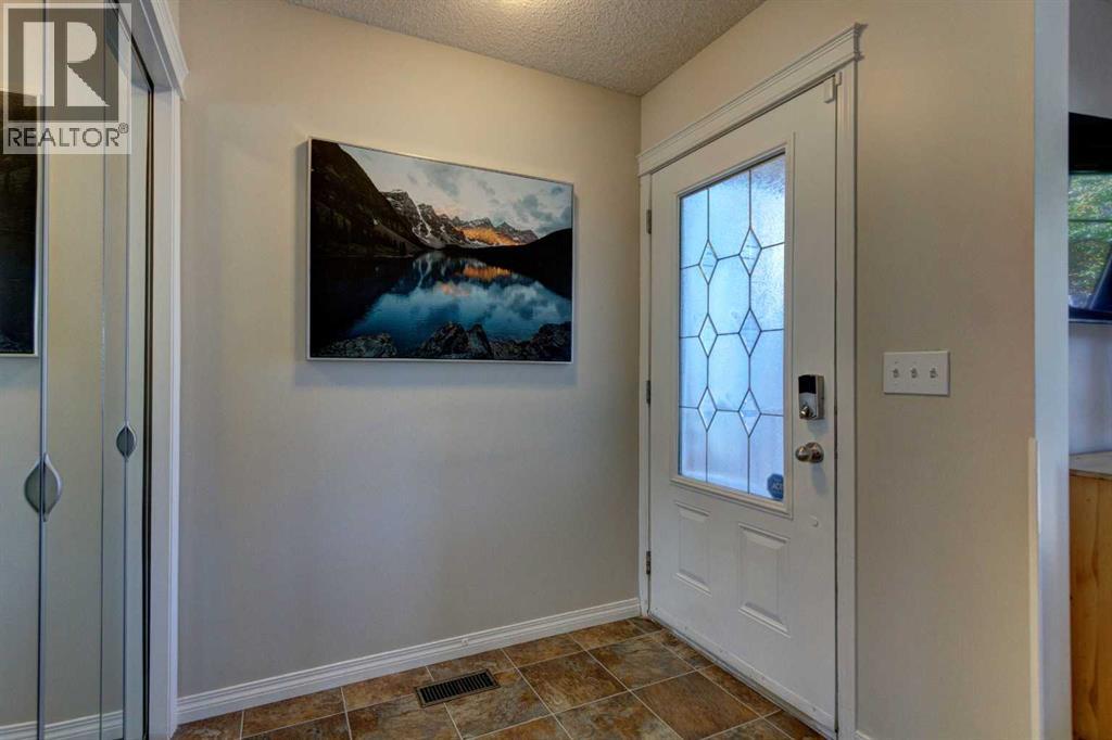 2062 New Brighton Gardens Se, Calgary, Alberta  T2A 0B6 - Photo 3 - A2248551