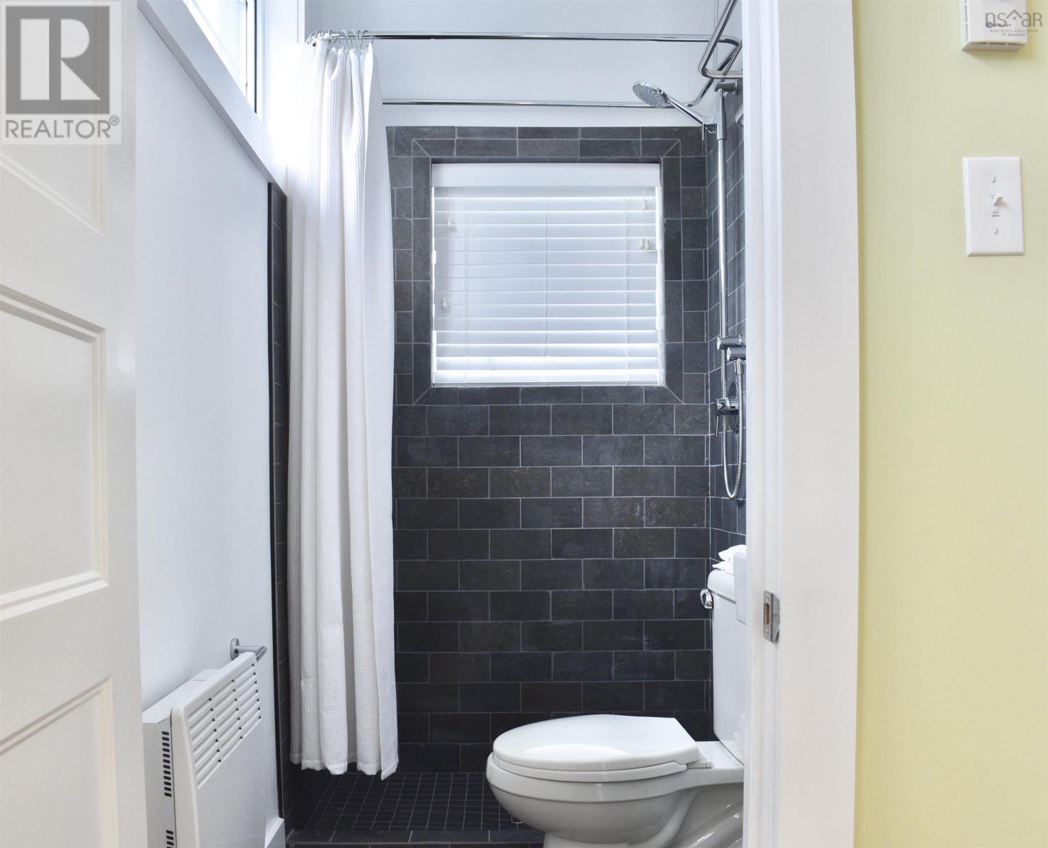 78 Lawrence St, Lunenburg, Nova Scotia  B0J 2C0 - Photo 30 - 202509391