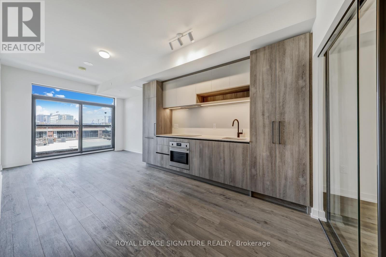 410 - 181 Sterling Road, Toronto, Ontario  M6R 2B2 - Photo 3 - C12445880
