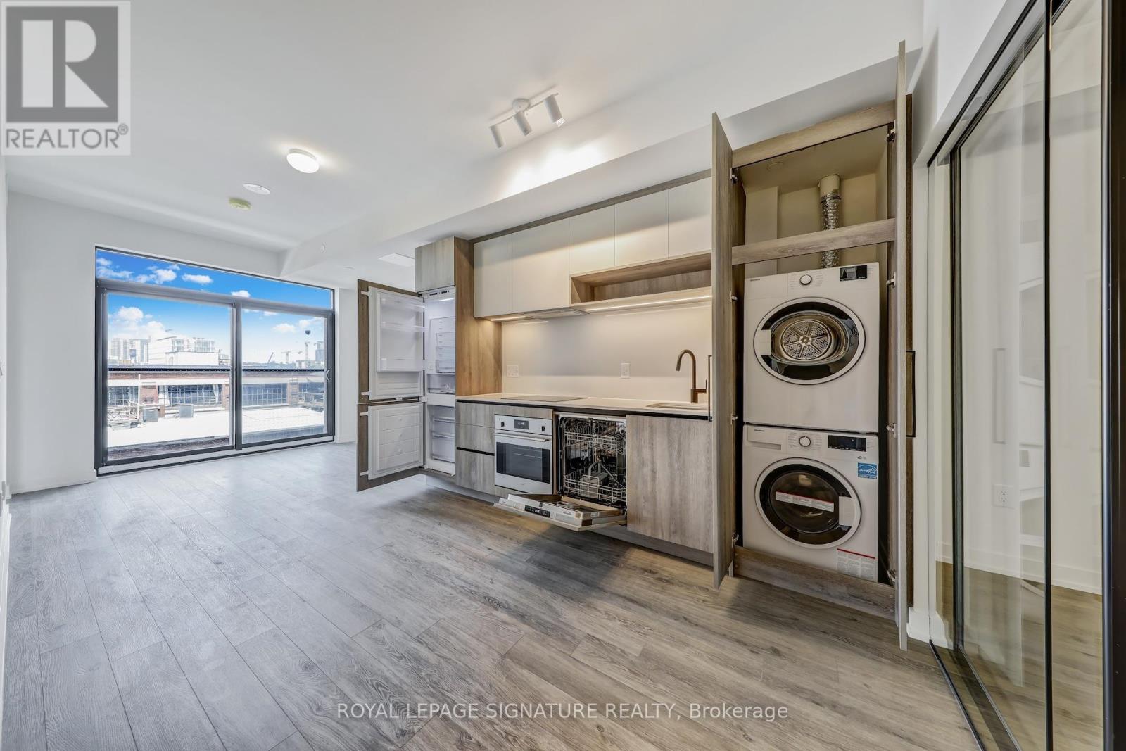 410 - 181 Sterling Road, Toronto, Ontario  M6R 2B2 - Photo 4 - C12445880