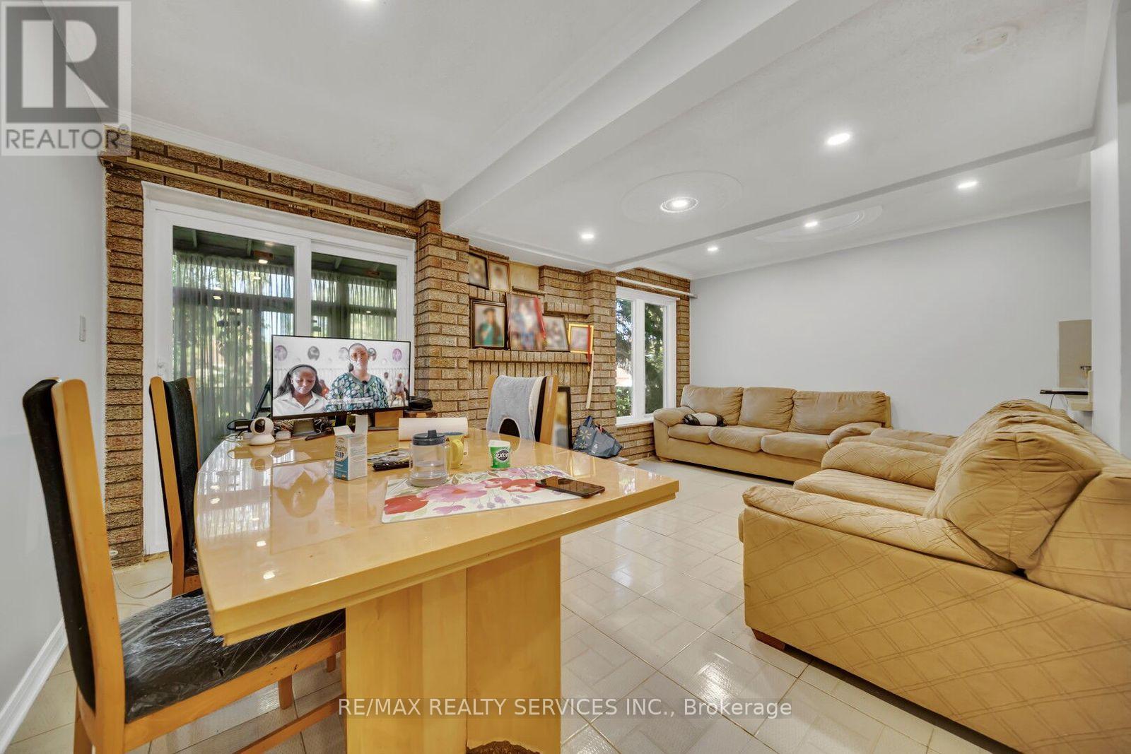 83 Haslam Street, Toronto (Birchcliffe-Cliffside), Ontario  M1N 3N8 - Photo 11 - E12445884