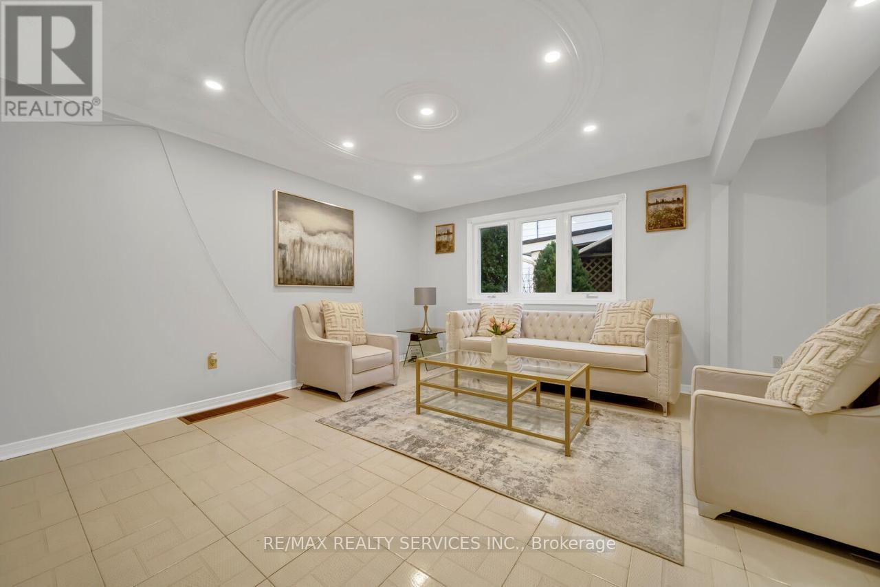 83 Haslam Street, Toronto (Birchcliffe-Cliffside), Ontario  M1N 3N8 - Photo 5 - E12445884