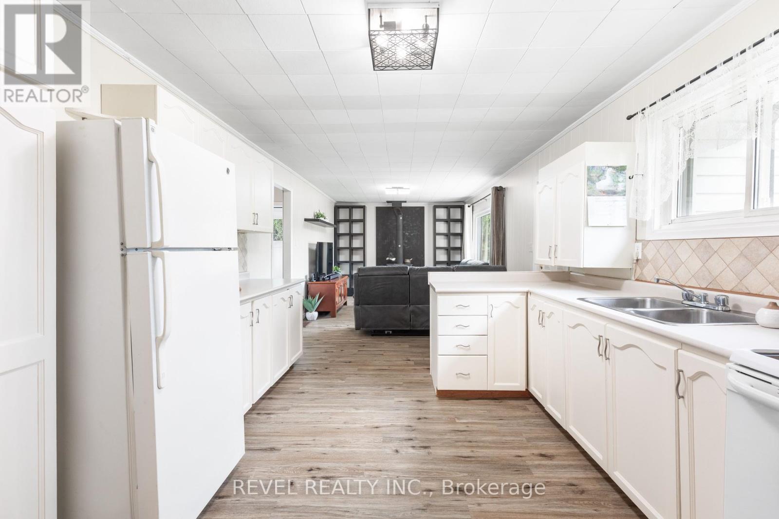 883 Centennial Park Road, Kawartha Lakes, Ontario  K0M 2B0 - Photo 11 - X12272210