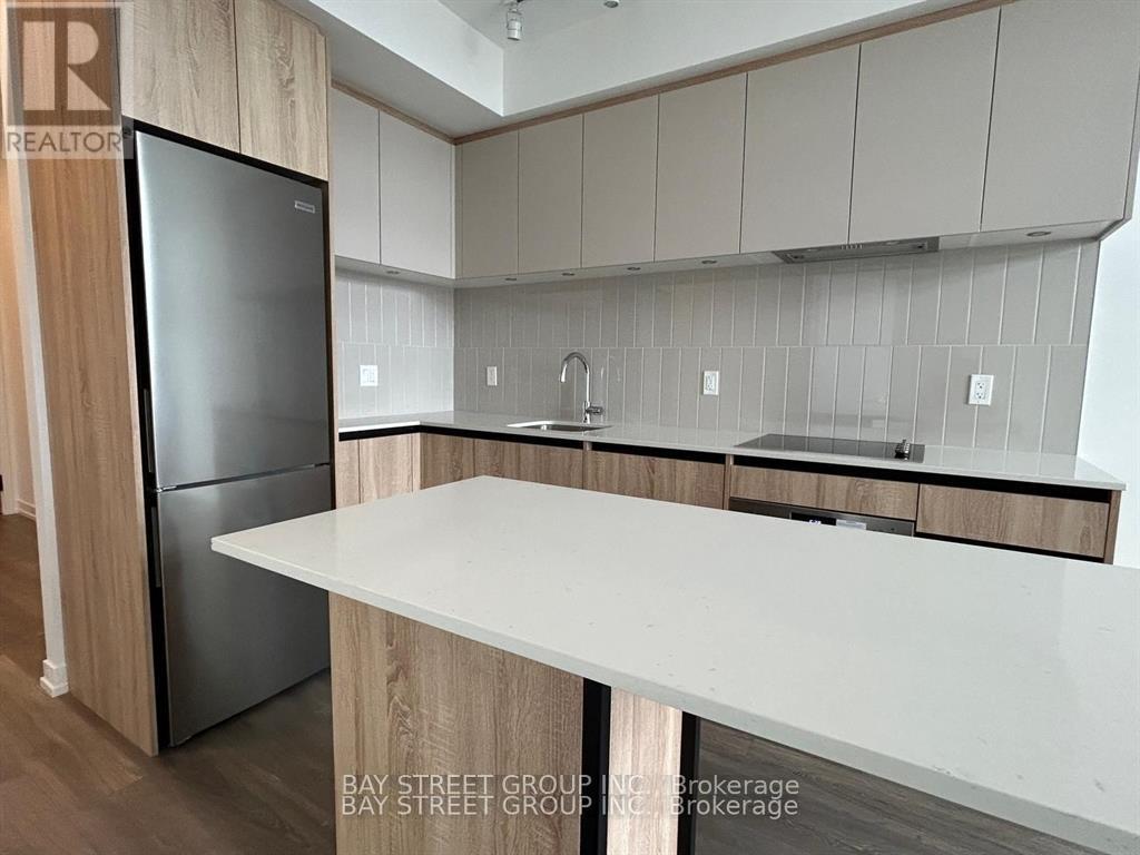 1003 - 8 Beverley Glen Boulevard, Vaughan, Ontario  L4J 0L5 - Photo 3 - N12445892