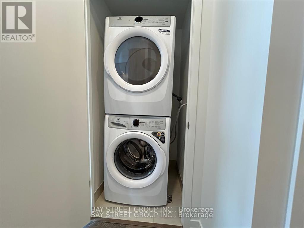1003 - 8 Beverley Glen Boulevard, Vaughan, Ontario  L4J 0L5 - Photo 7 - N12445892