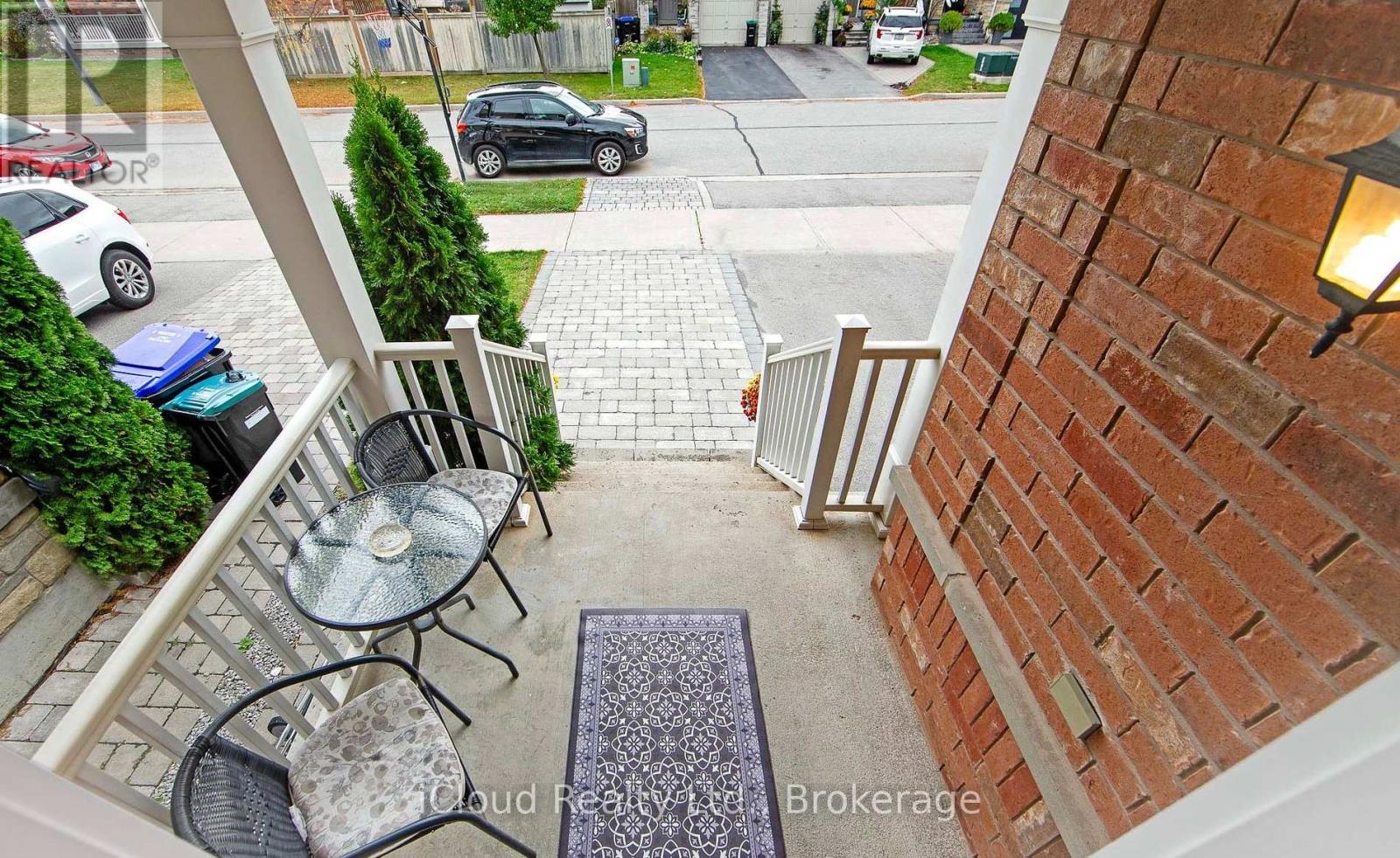 18 Meadowhawk Trail, Bradford West Gwillimbury (Bradford), Ontario  L3Z 0E6 - Photo 3 - N12445903