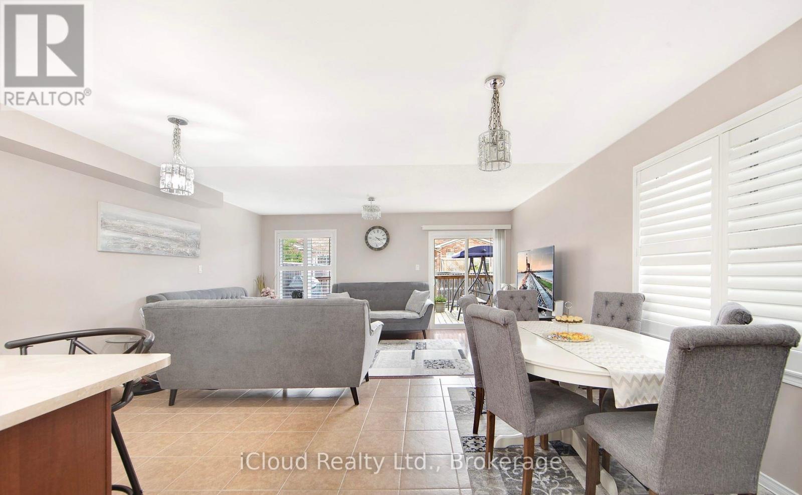 18 Meadowhawk Trail, Bradford West Gwillimbury (Bradford), Ontario  L3Z 0E6 - Photo 5 - N12445903