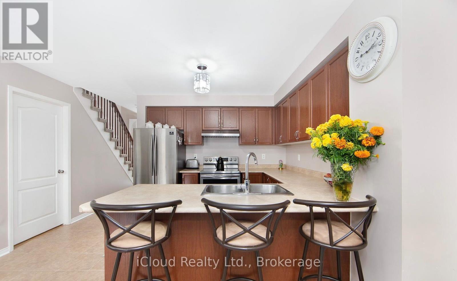 18 Meadowhawk Trail, Bradford West Gwillimbury (Bradford), Ontario  L3Z 0E6 - Photo 6 - N12445903