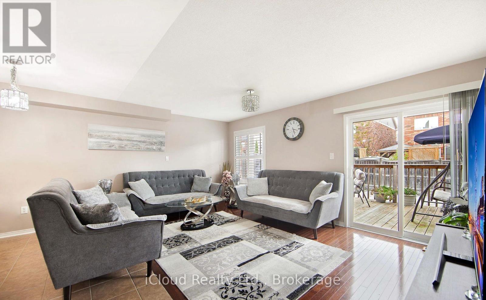 18 Meadowhawk Trail, Bradford West Gwillimbury (Bradford), Ontario  L3Z 0E6 - Photo 7 - N12445903