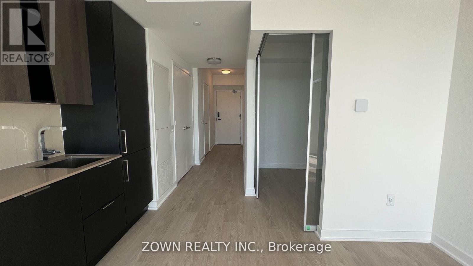 1506 - 3900 Confederation Parkway, Mississauga, Ontario  L5B 0M3 - Photo 5 - W12445893