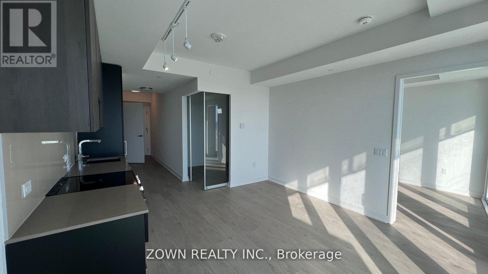 1506 - 3900 Confederation Parkway, Mississauga, Ontario  L5B 0M3 - Photo 6 - W12445893