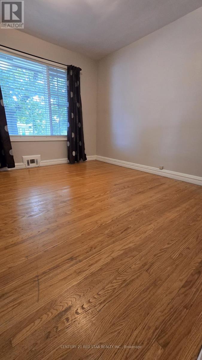 235 Mary Street, Oakville, Ontario  L6K 1S5 - Photo 10 - W12445894