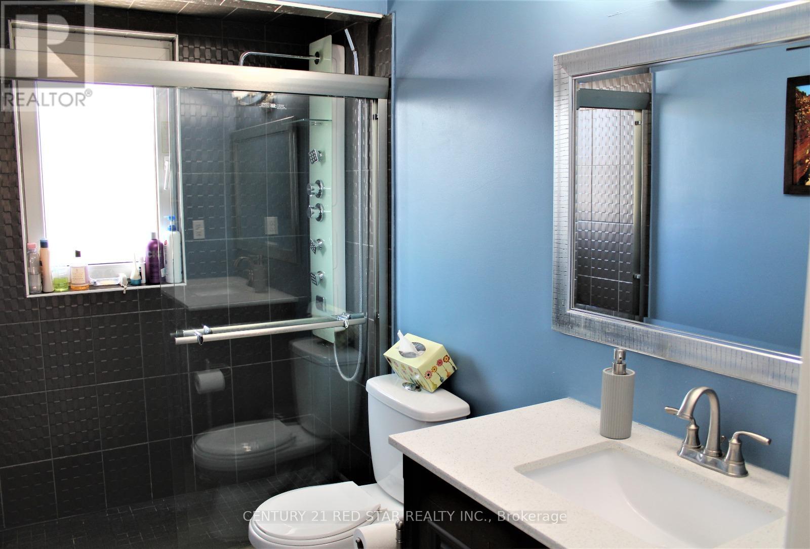 235 Mary Street, Oakville, Ontario  L6K 1S5 - Photo 12 - W12445894