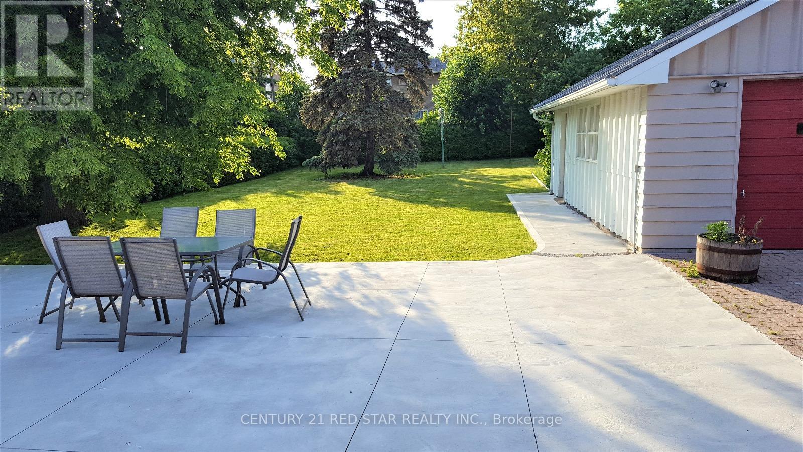 235 Mary Street, Oakville, Ontario  L6K 1S5 - Photo 15 - W12445894