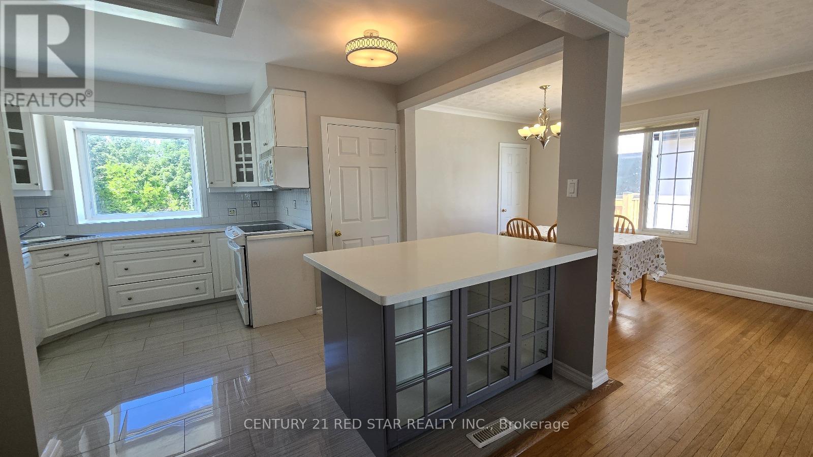 235 Mary Street, Oakville, Ontario  L6K 1S5 - Photo 6 - W12445894