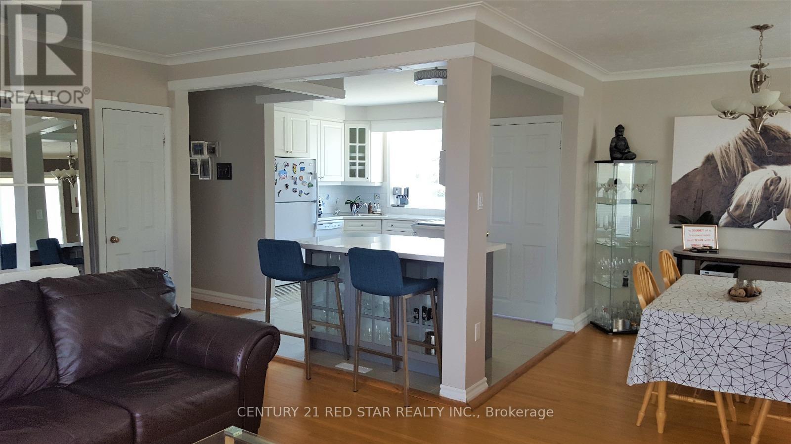 235 Mary Street, Oakville, Ontario  L6K 1S5 - Photo 7 - W12445894