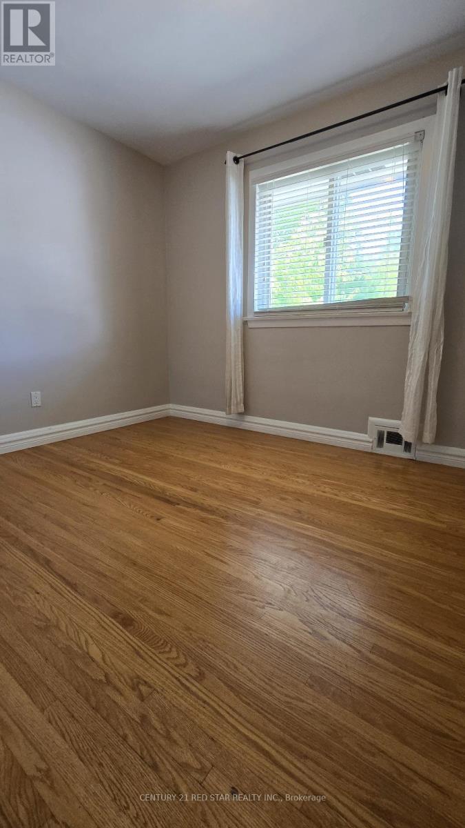 235 Mary Street, Oakville, Ontario  L6K 1S5 - Photo 9 - W12445894