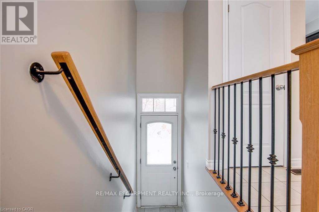 991 Reimer Common, Burlington, Ontario  L7R 0C8 - Photo 3 - W12445902