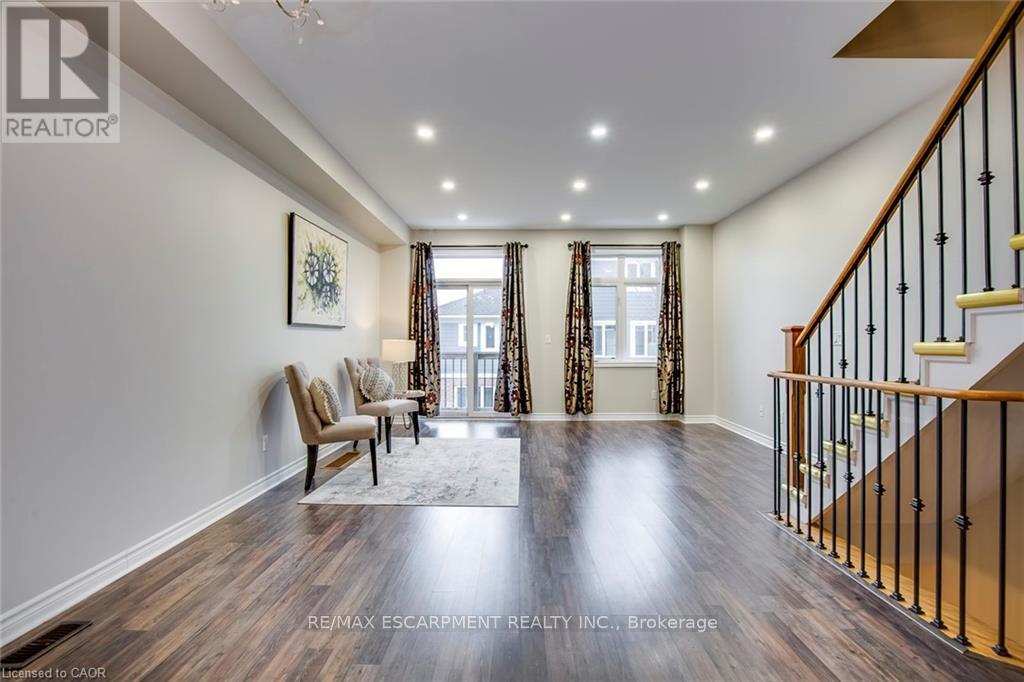 991 Reimer Common, Burlington, Ontario  L7R 0C8 - Photo 4 - W12445902