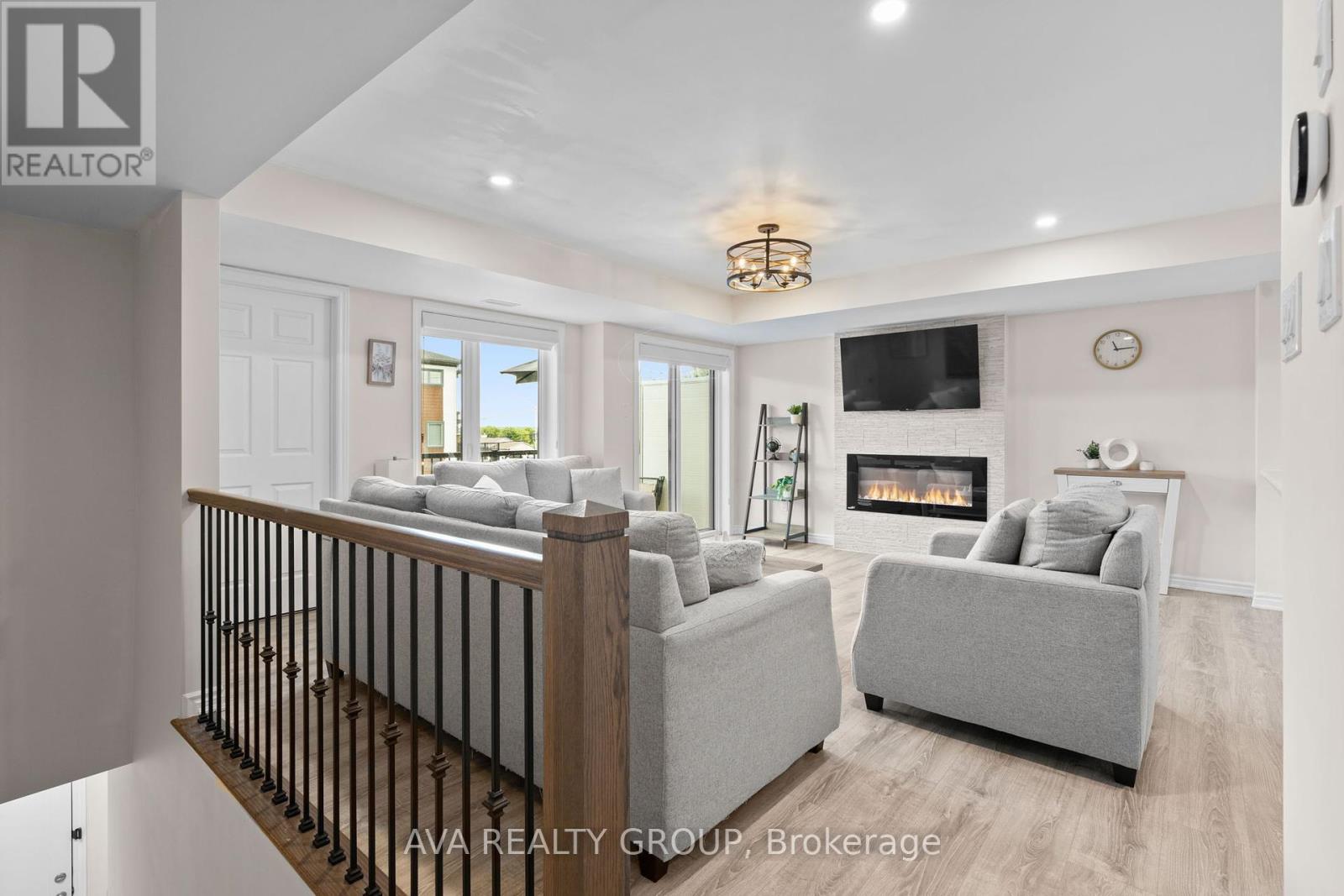 304 Lapland Private, Ottawa, Ontario  K2V 0S2 - Photo 4 - X12445908