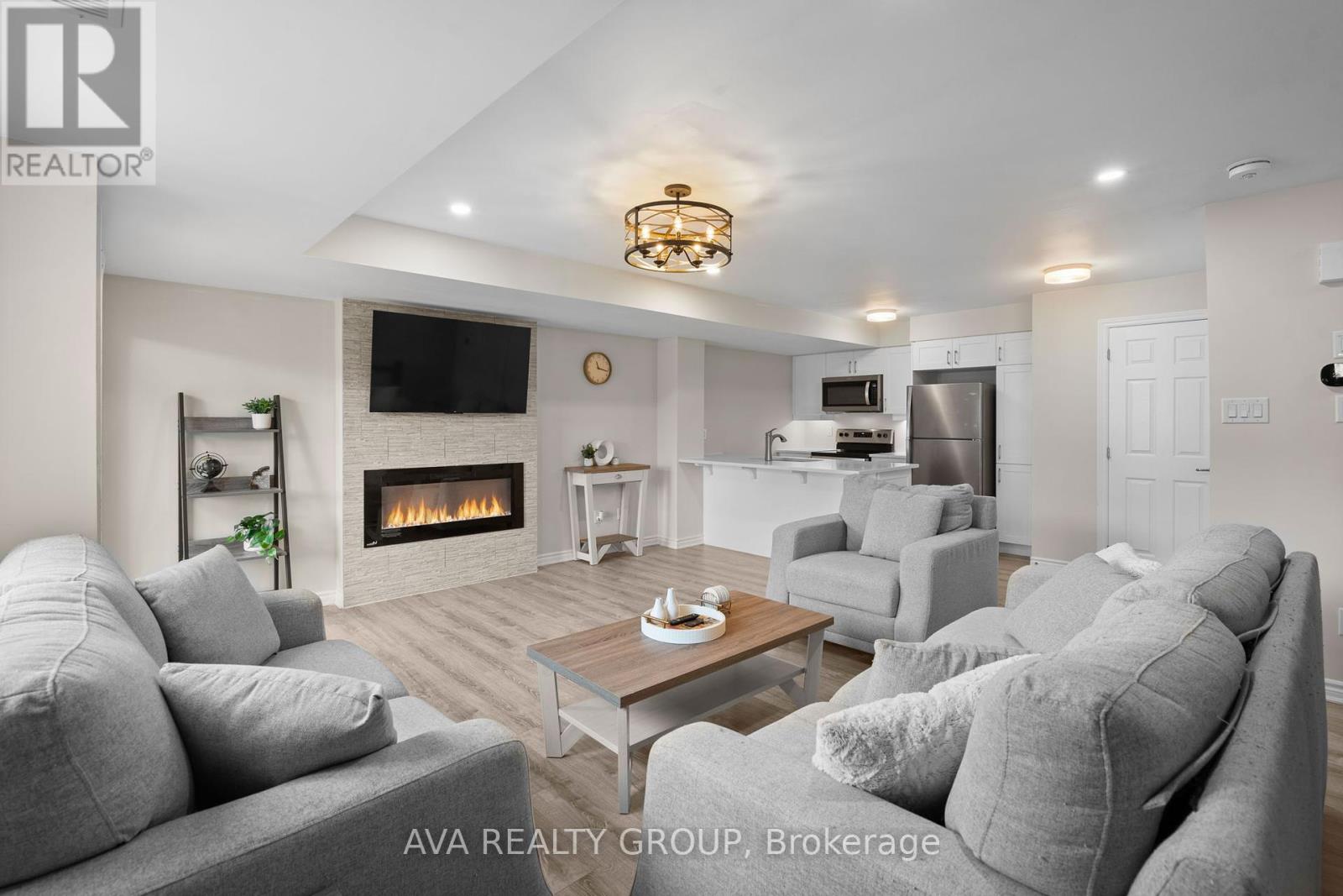 304 Lapland Private, Ottawa, Ontario  K2V 0S2 - Photo 5 - X12445908