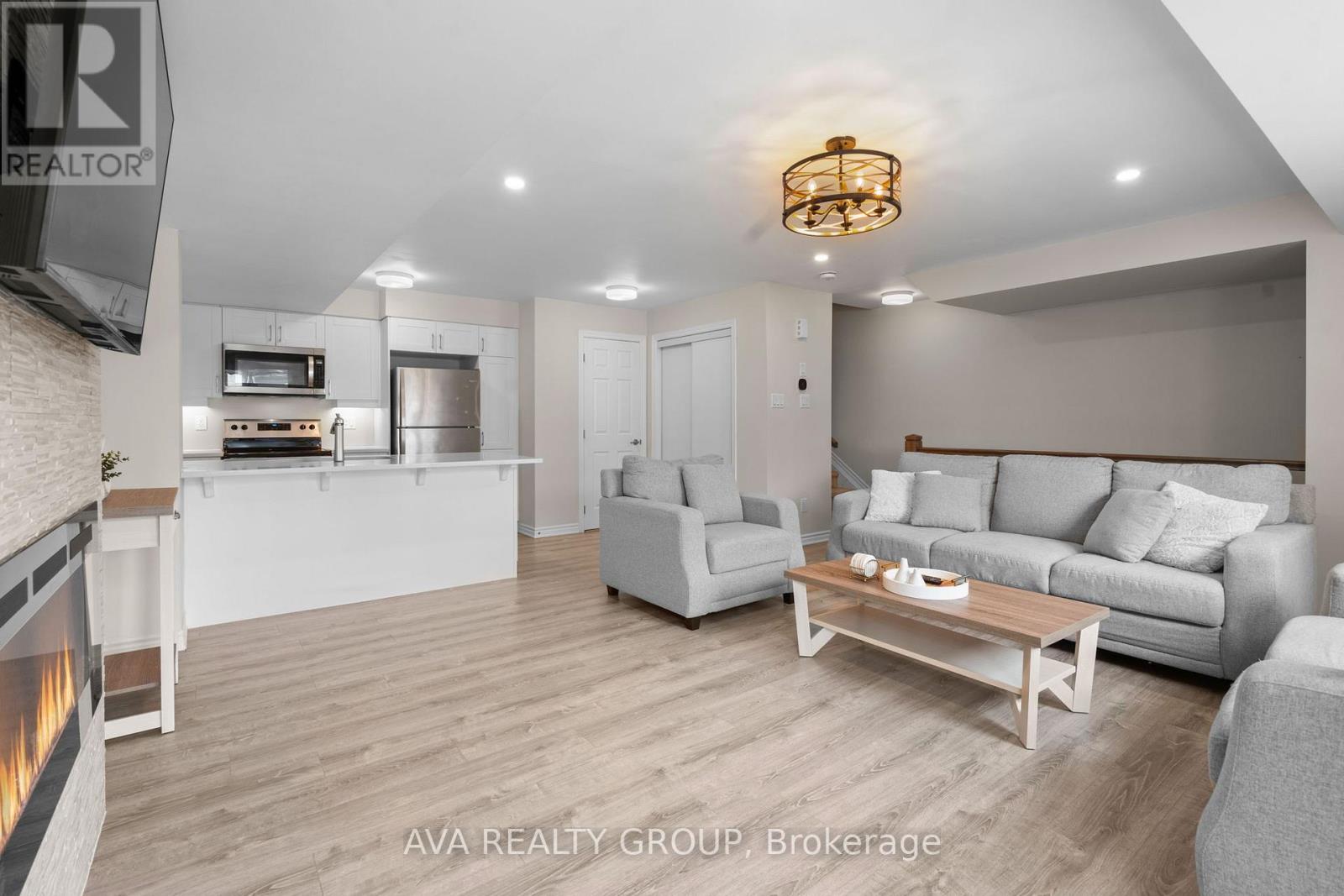 304 Lapland Private, Ottawa, Ontario  K2V 0S2 - Photo 6 - X12445908