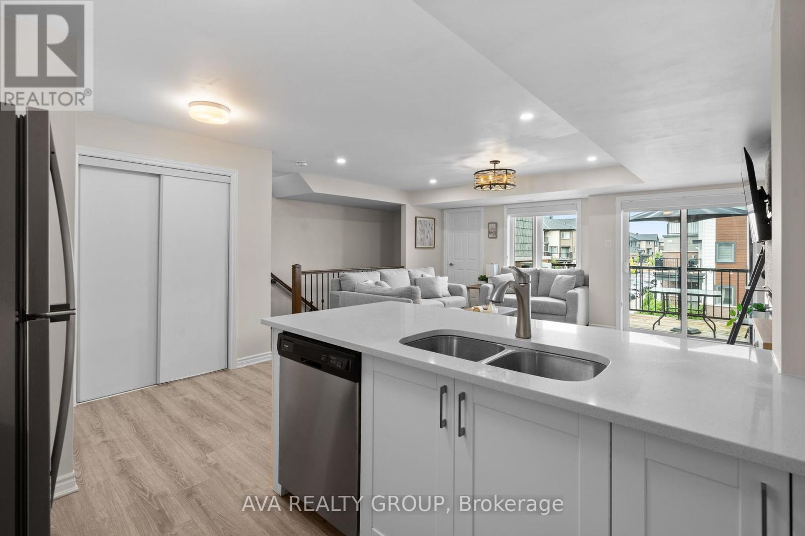 304 Lapland Private, Ottawa, Ontario  K2V 0S2 - Photo 7 - X12445908