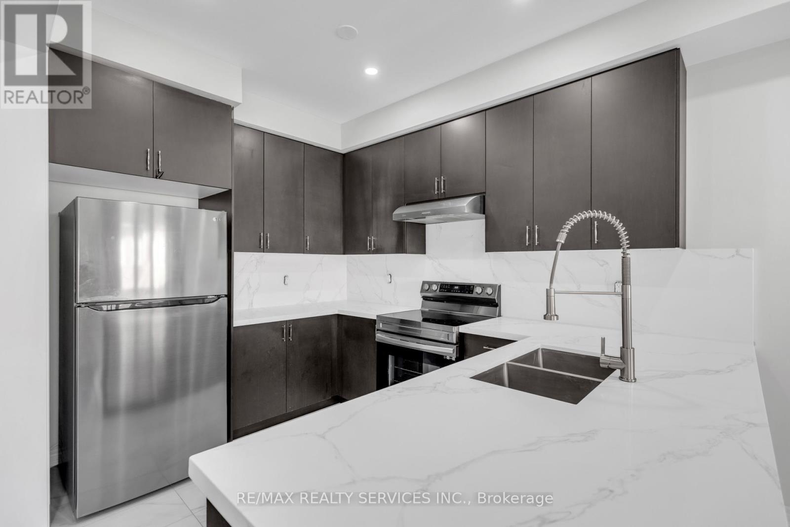41 Trail Bank Gardens, Hamilton, Ontario  L8B 1Y5 - Photo 11 - X12445898